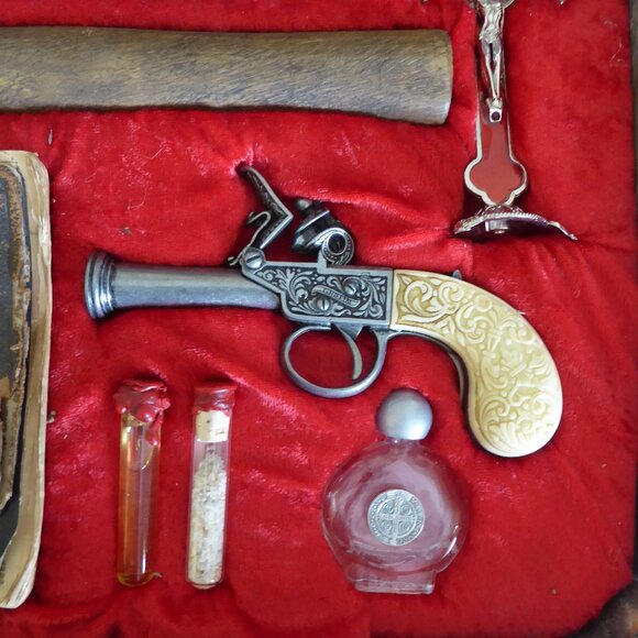 OOAK NEW HORROR VAMPIRE DRACULA KILLING SLAYING KIT PROP SUITCASE GAFF ODDITY - Picture 7 of 15